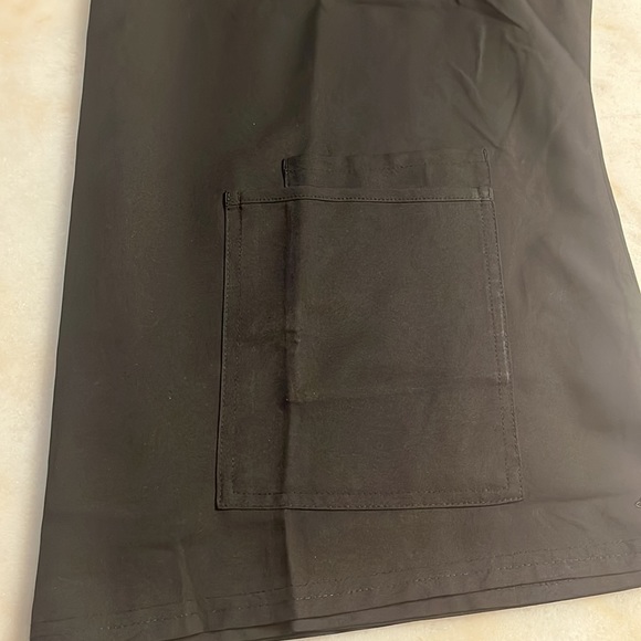 Black Nursing/Uniform Scrub Top Size 2X with Front Pockets - Picture 2 of 4